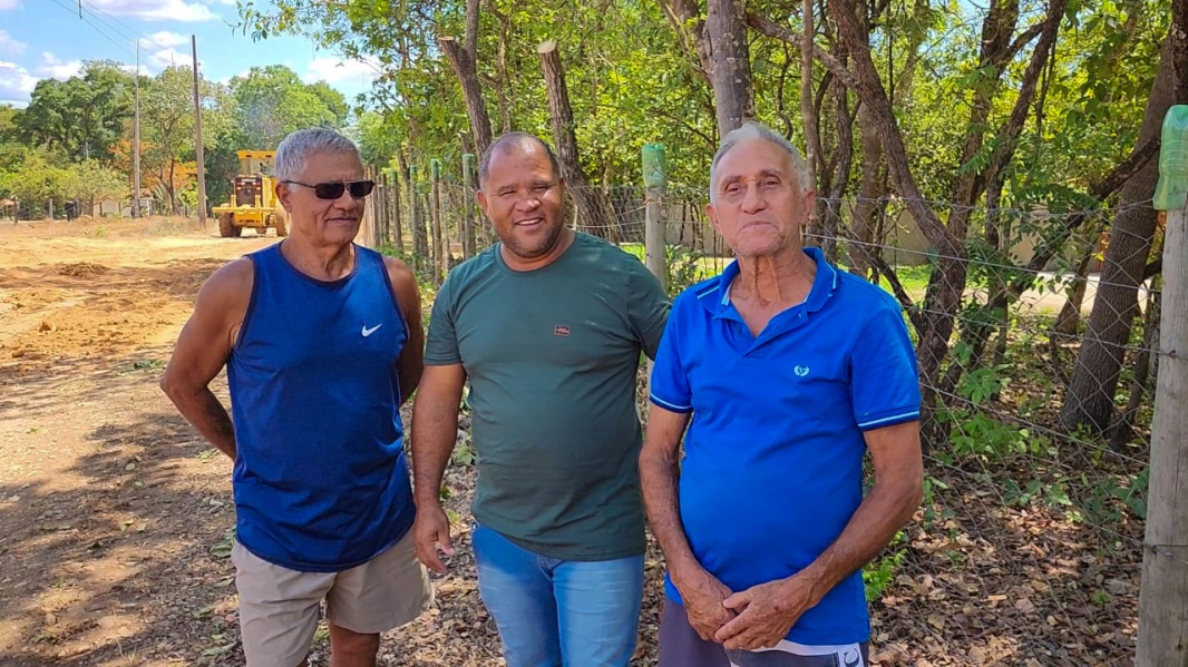 PREFEITURA INICIA OBRAS DE PAVIMENTAÇÃO EM BLOQUETES  NA COMUNIDADE DE ÁGUA BOA

