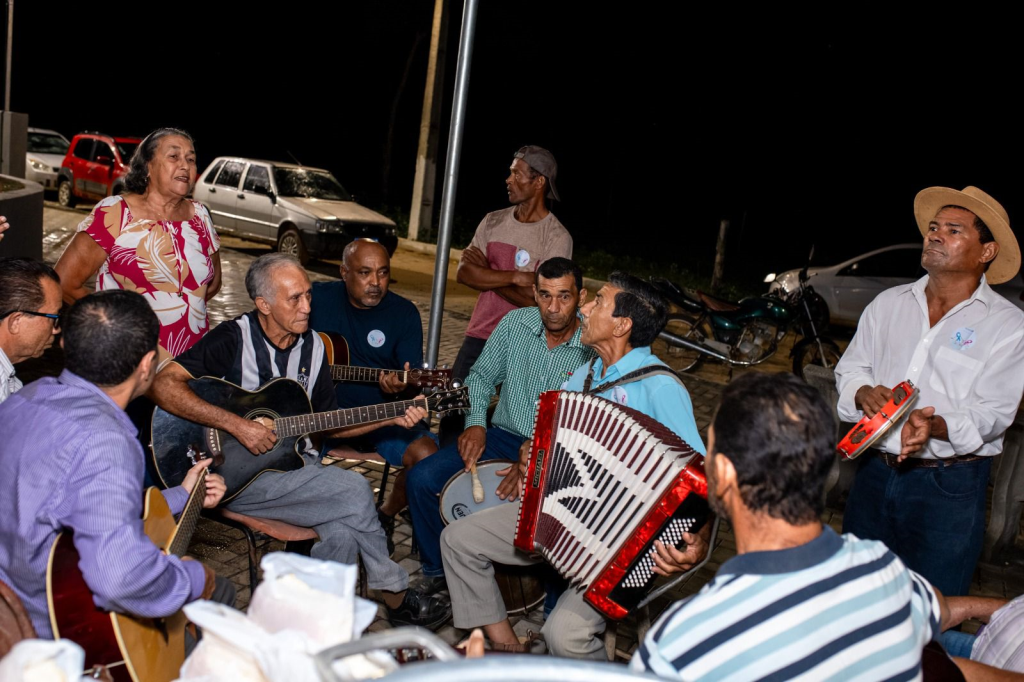Prefeitura de Santo Hipólito, através do Departamento de Saúde promove roda de viola pelo Novembro Azul na comunidade de Água Boa.
